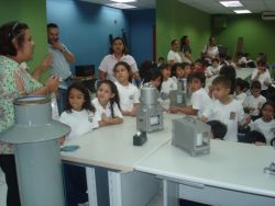 Estudiantes del colegio La Floresta visitaron los centros monitoreo